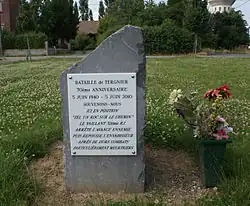 Le monument du 70e&nbsp;anniversaire à Tergnier : Vouël.