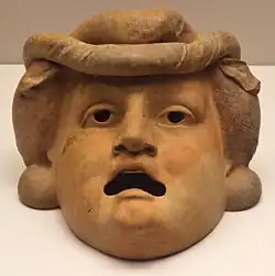 Masque en terre cuite