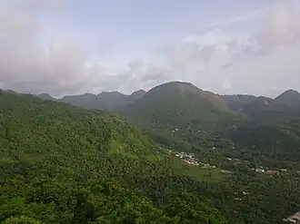 Vue de Terre Blanche depuis la route de Soufrière.
