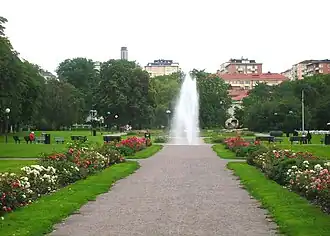 Le parc et sa fontaine.