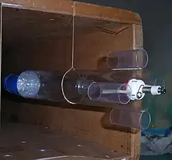 Test dans une soufflerie artisanale d'une fusée à eau à empennage multitubulaire.