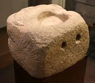 Tête de lion en grès