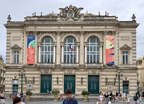 Description de cette image, également commentée ci-après