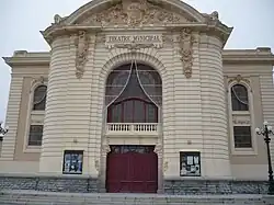 L'entrée du théâtre construit au début du XXe&nbsp;siècle.