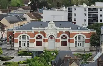 Le théâtre de Dreux depuis le domaine de la chapelle royale.