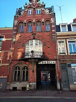 L'entrée, août 2022