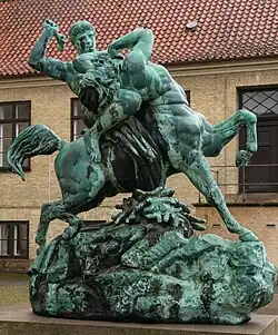 D'après Antoine-Louis Barye, Thésée combattant le centaure Biénor, parc de l'École cathédrale de Viborg.