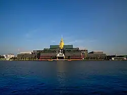 Depuis 2019, Nouveau lieu de réunion du Parlement, à Sappaya-Sapathan, au nord du quartier de Dusit