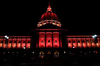 L'hôtel de ville de San Francisco illuminé pour Thanksgiving, 2015.