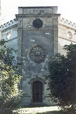 À Hartwell, l’église de l’Assomption de la sainte Vierge Marie commandée par Sir William Lee.