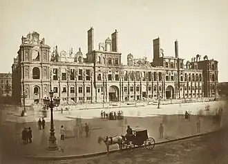 Ruines de l'hôtel de ville après l'incendie, photographie d’Auguste Hippolyte Collard.