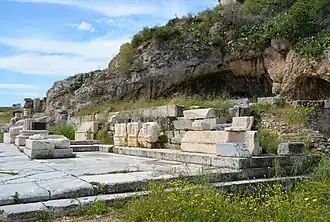 Le Ploutonion, vu du Petit Propylée.