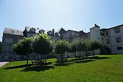 Notre-Dame de Garaison vue des jardins.