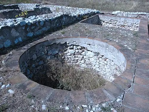 Puits de stockage dans le grenier.