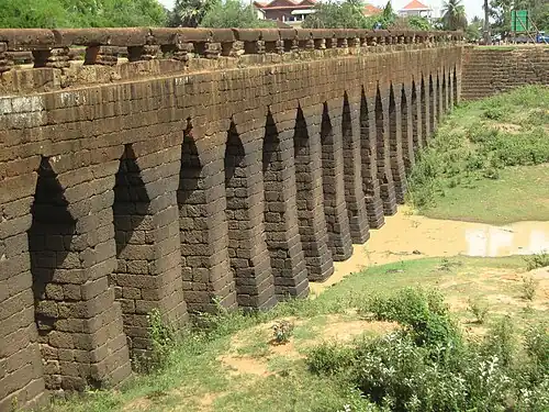Spean Praptos, pont en encorbellementSiem Reap, XIIe&nbsp;siècle (Jayavarman VII)