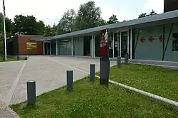 Vue d'un bâtiment moderne.