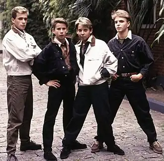 Description de l'image The first members of Polegar standing together in 1990.jpg.