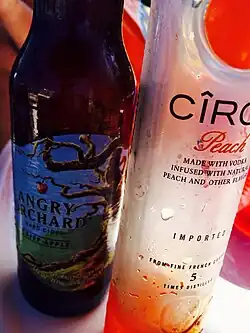 Description de l'image The impeachapple emperor- made with a shot of peach Ciroc and a bottle of angry orchard or your favorite hard cider- This cocktail is also known as I M E M- Created on a an emperor island raft, a handful of fr 2014-07-04 23-54.jpg.