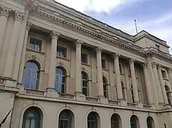 Façade principale du palais.