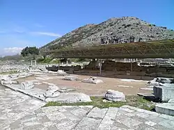 Espace dallé et bases de colonne