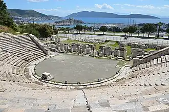 Le théâtre d'Halicarnasse, construit au IVe&nbsp;siècle&nbsp;av. J.-C. et agrandi au IIe&nbsp;siècle de notre ère.