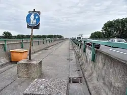 Passerelle entre les voies