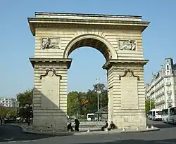 La porte Guillaume place Darcy.
