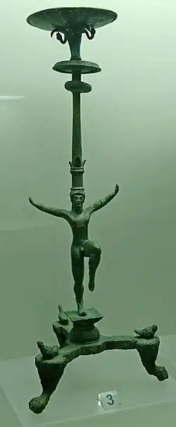 Thymiaterion de Vulci (Musée national étrusque de la villa Giulia à Rome).