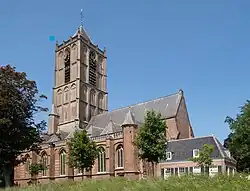 L'église : de Grote Kerk ou de Sint-Maartenskerk.