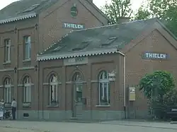 L'ancien bâtiment de la gare, reconverti en bar.
