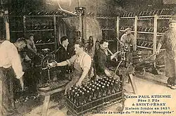 Tirage et embouteillage du saint-péray au début du XXe&nbsp;siècle.