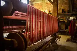 Fils enroulés sur l'ensouple.