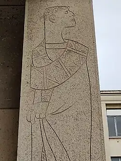 Partie supérieure d'un portrait gravé sur un pilier