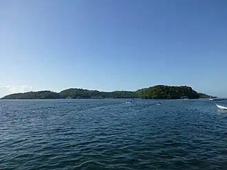 Gaspar Grande au fond, avec l'île Centipede devant à droite