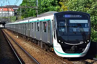 Description de l'image Tokyu 2020 series Den-en-toshi Line Tana Station 20190530.jpg.