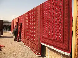 Tapis au bazar d’Altyn Asyr, à Achgabat.