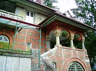 Balcon néo-brâncovenesc.