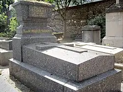 Tombe au cimetière d'Auteuil à Paris.