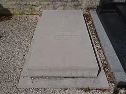 Tombe d'Alain de Boissieu et d'Élisabeth de Gaulle.