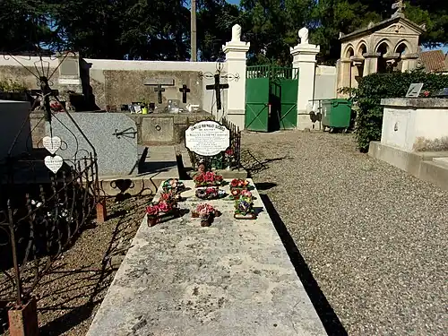 Tombe de Bausset située dans le cimetière vieux.