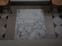 La tombe de Louise-Françoise de Bourbon, mademoiselle du Maine (1707-1743).