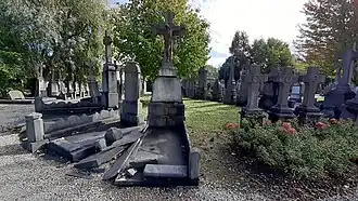 Concession des curés Vanalderwerelt et Delcambre, cimetière du Centre.