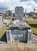 La tombe de Jacques Le Franc de Pompignan, située dans l'ancien cimetière.
