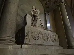 L'orant sur le tombeau de Joséphine de Beauharnais.