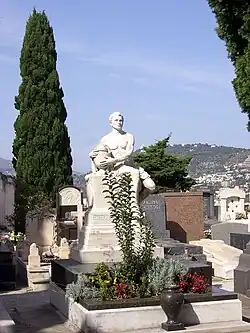 Sépulture Verdeil Cadet avec la statue en marbre du «&nbsp;Gardien des cendres&nbsp;».
