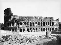 La Meta Sudans devant le Colisée, en 1858.