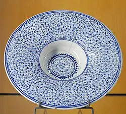 Tondino en céramique d'Iznik, vers 1530-1540.