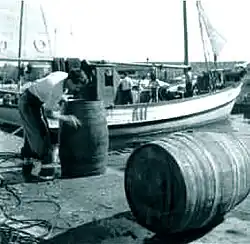 Tonneaux de vin sur le port de Limassol