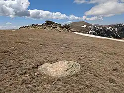 Pla Guillem repose en grande partie sur un « gneiss œillé grossier », granite métamorphisé d'âge ordovicien. Il apparaît en surface dans ce tor, sur le bord ouest du plateau.
