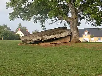 le dolem de la Pierre couverte.